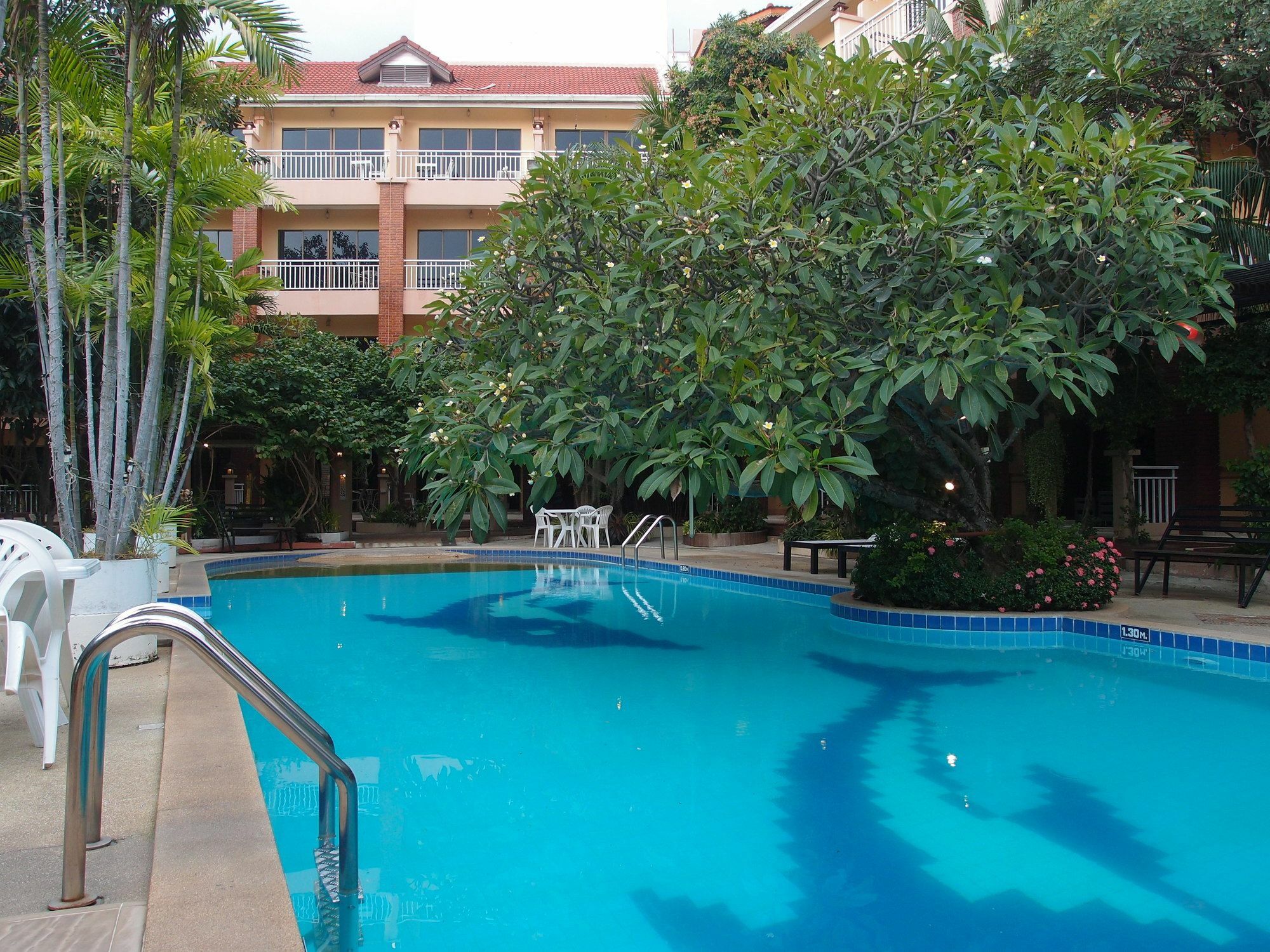 Blue Garden Resort Pattaya Pantai Jomtien Bagian luar foto